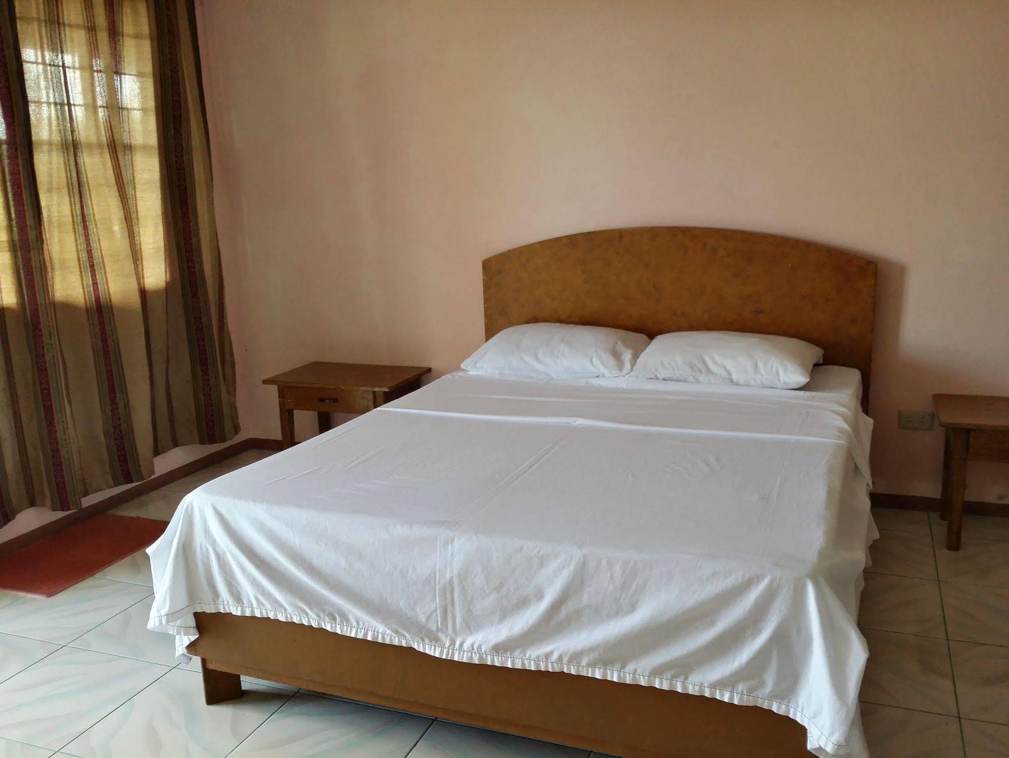 El Paso Inn Тагайтай Экстерьер фото